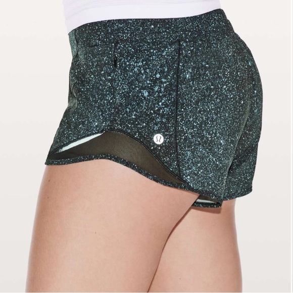 Lululemon sz 6 Hotty Hot Short II 2.5” Mineralize Multi Black/Black Glitter - Picture 2 of 10